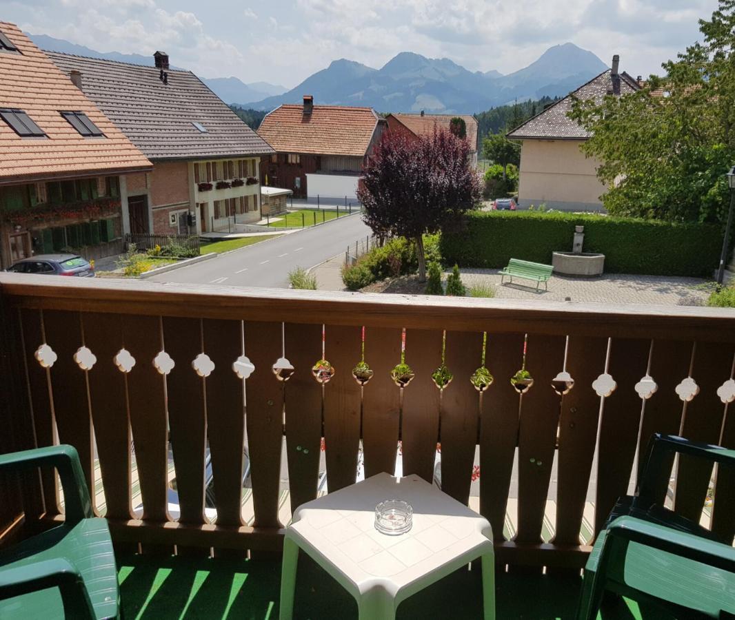 Hotel Restaurant Le Gruyerien Morlon Bagian luar foto